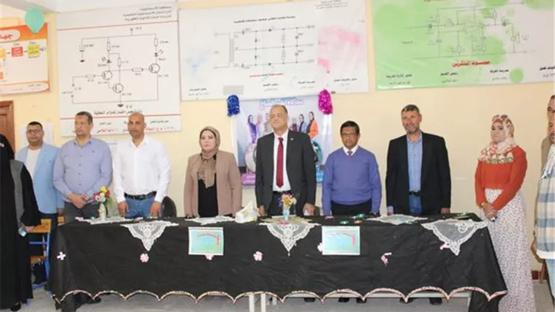 مدير تعليم الإسماعيلية يشيد بمشروعات طالبات المدرسة الكهربية