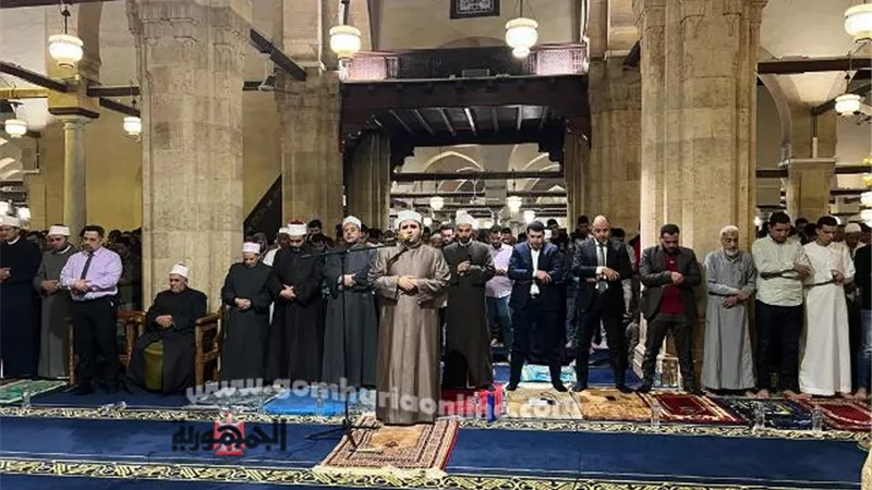الجامع الأزهر يؤدي صلاة العشاء والتراويح برواية ورش والدوري ورويس