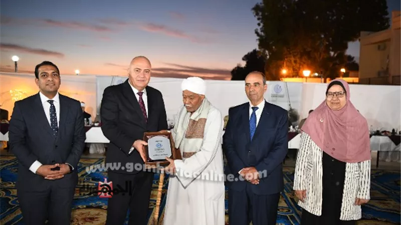 الدادودي وتوفيق يكرمان عدد من الأيتام وأسر الشهداء بقنا