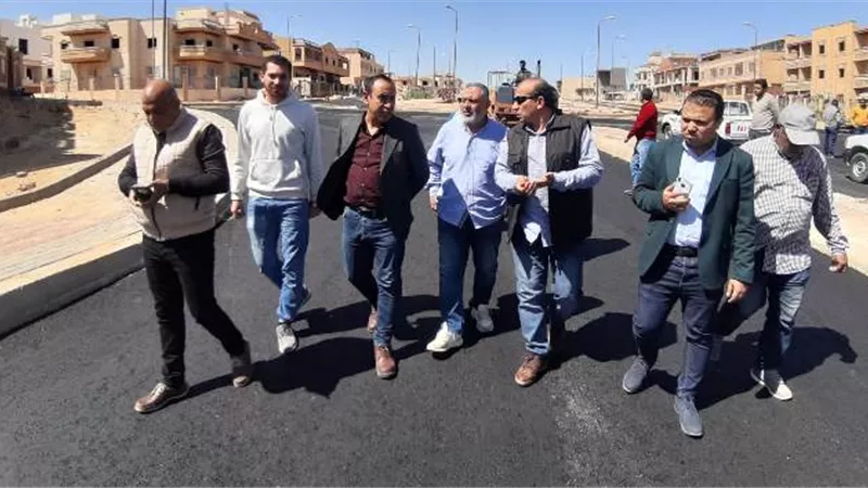 تعرف على أحدث مشروعات الطرق داخل أحياء مدينة الشروق.. بالصور
