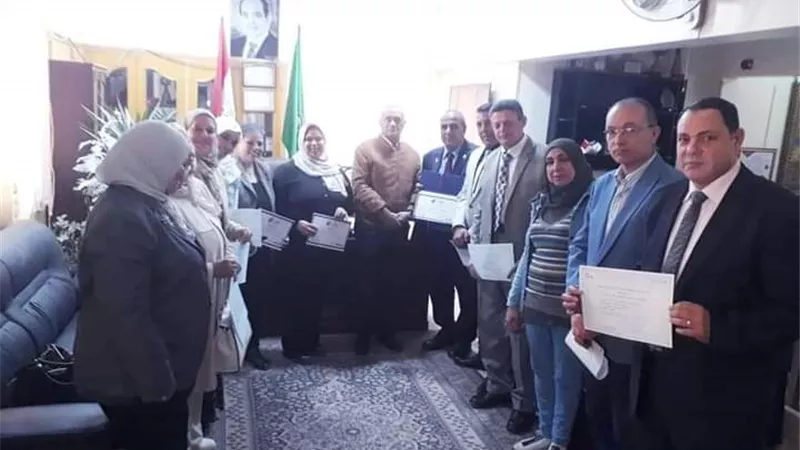 وكيل تعليم الدقهلية يكرم معلمي الفرنساوي الحاصلين علي الترفل