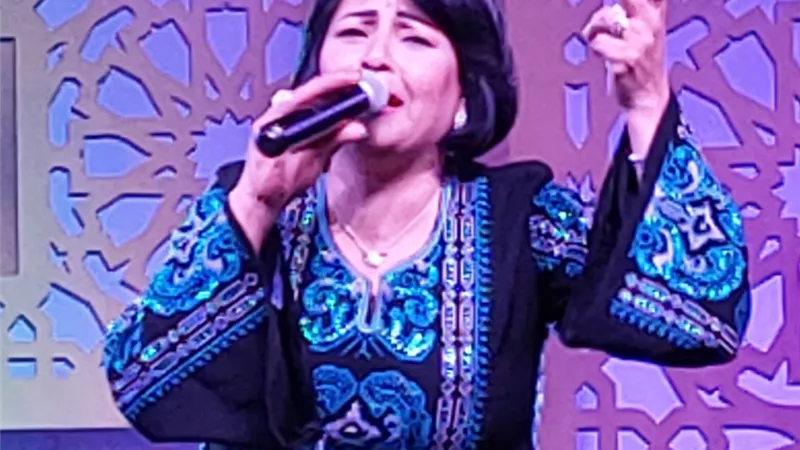 فاطمة محمد على تشدو بأغانى زمن الفن الجميل فى 
