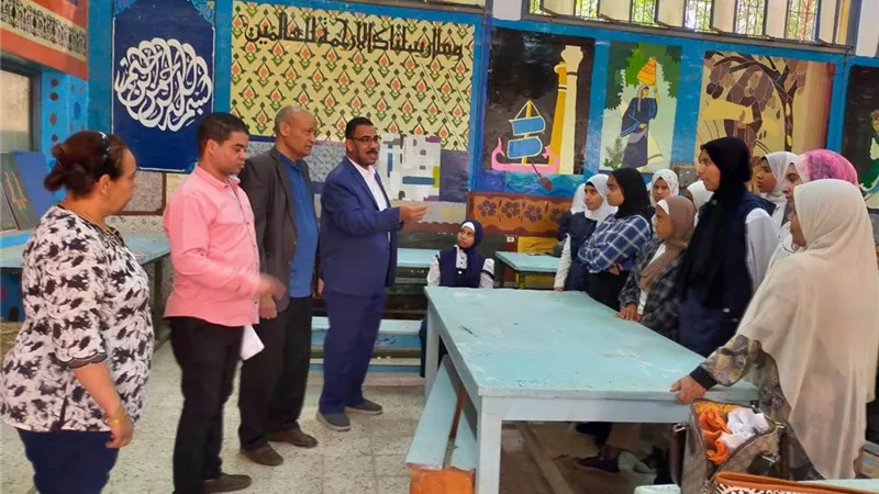 مدير عام إدارة قنا التعليمية يتفقد مدرسة قنا الفنية بنات