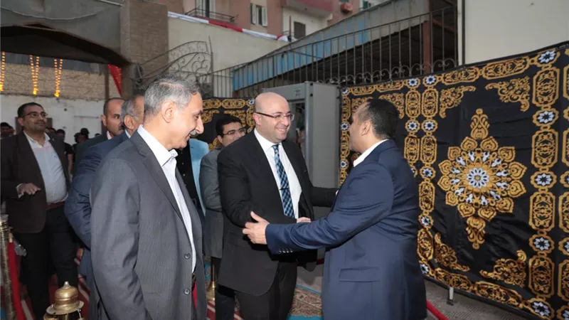 محافظ بني سويف يشارك حفل الإفطار الجماعي لعمال مشروع النظافة