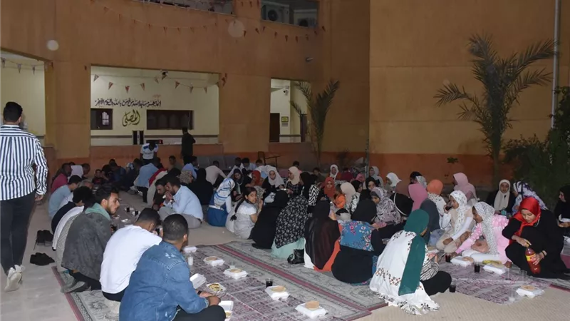 رئيس جامعة الأقصر يشارك طلاب كلية الآثار حفل الإفطار الجماعى