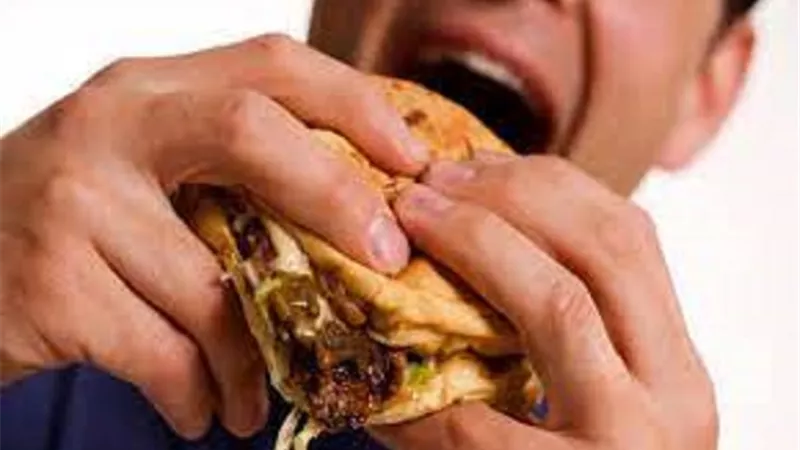 قول العلماء فيمن افطر عمداً فى رمضان بغير عذر وكفارته