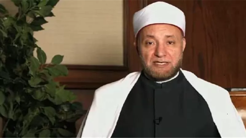 هل يجوزُ ان تدفع المطلقة زكاة فطرها واولادها لابيهم الفقير