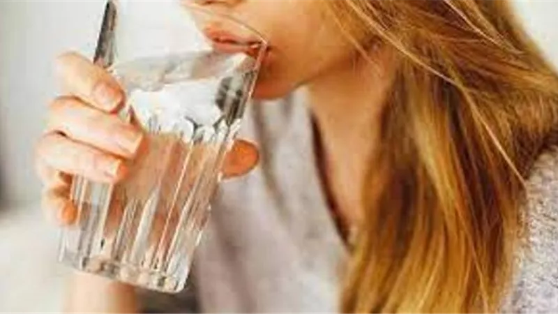 ما الكمية التي يحتاجها جسم الصائم من الماء في رمضان؟