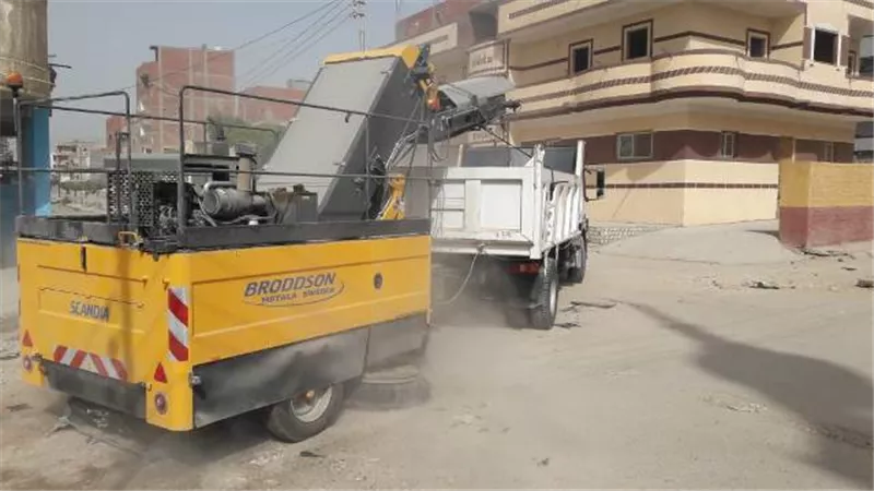 حملات لمكافحة الحشرات بالقنطرة شرق في الإسماعيلية..صور