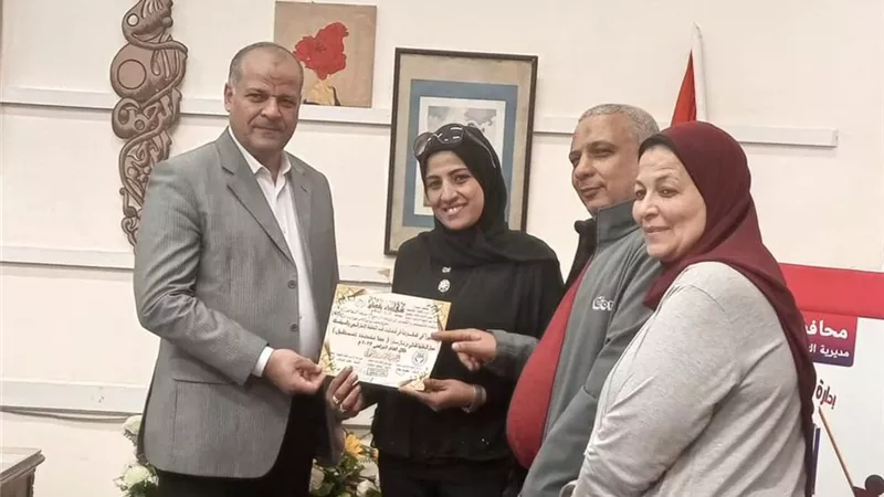الغرباوي يكرم مدرسة عباس التجريبية بمشروع التخطيط الاستراتيجى