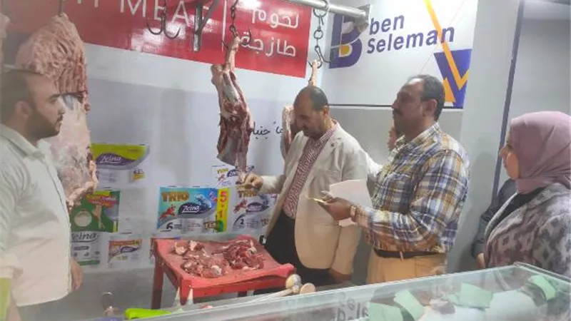 سكرتير بنى سويف يتابع توفر السلع بمعارض 