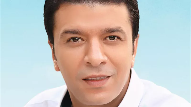 مصطفى كامل يكشف سبب عدم حضوره فرح حسن شاكوش