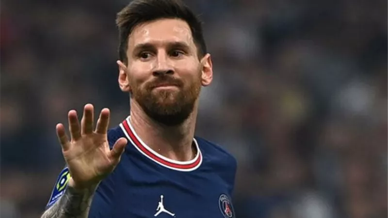 السيتي ينضم للهلال وبرشلونة.. 4 سيناريوهات لرحيل ميسي عن باريس