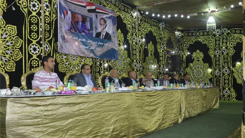 وزير النقل يزور ميناء السخنة ويتناول وجبة الإفطار مع العاملين
