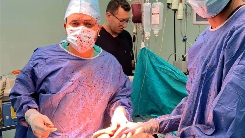 جراحة نادرة بطوارئ المنصورة لمصاب بطعنه نافذه بالقلب