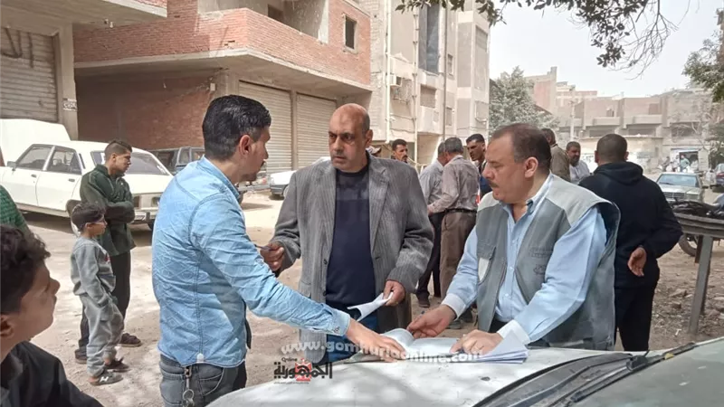 حملات لرفع الإشغالات وعودة الإنضباط في شوارع حى السلام أول