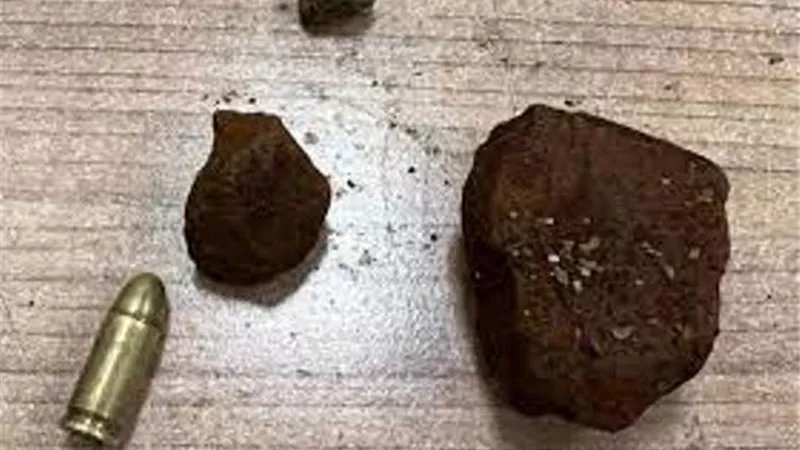 ضبط راكب بحوزته مخدر الحشيش وخنجر وقبضة حديدية وطلقة نارية