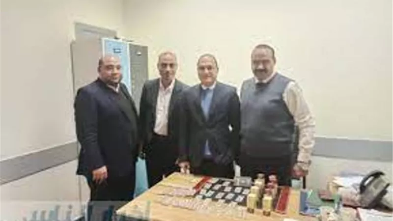 ضبط راكب بحوزته ١٠ زجاجات بداخلهم سائل الكونترمال و٣٢٠ قرص مخدر