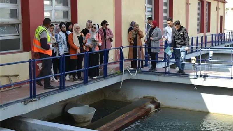 زيارة ميدانية لطلاب كلية التجارة لمحطة مياه الزقازيق المرشحة