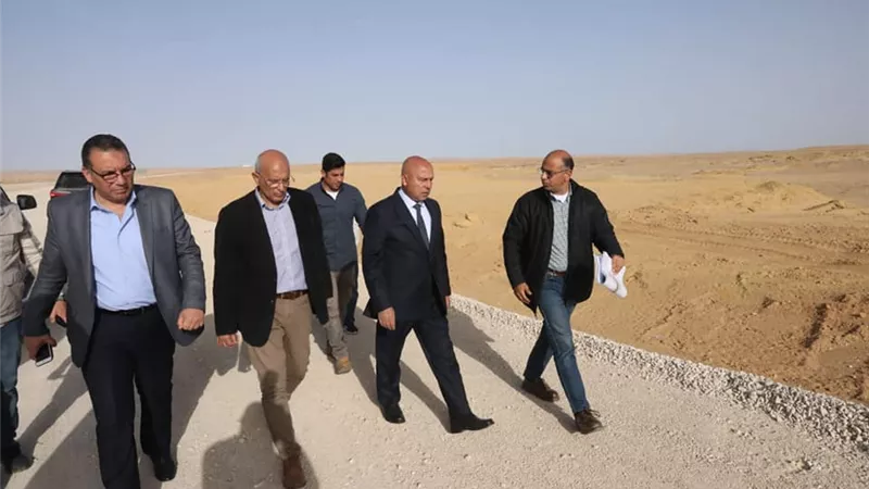 الوزير يتفقد الخط الأول للقطار الكهربائي السريع