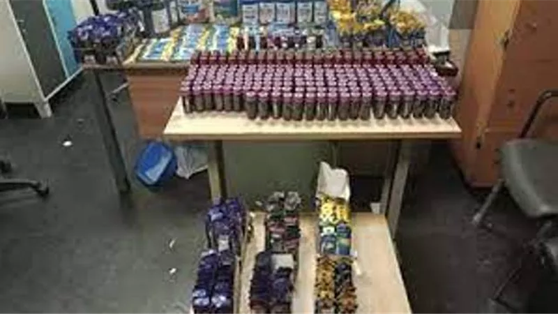 ضبط شخص بـ كمية من المستلزمات الخاصة بشبكات الانترنت بميناء سفاجا