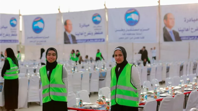 مستقبل وطن قنا ينظم أكبر مائدة إفطار جماعي