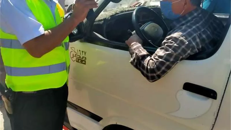 سحب رخصة سيارة تعوق حركة المرور بمطروح