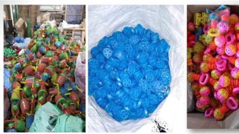 ضبط ٣٤ طن ألعاب أطفال مجهولة المصدر داخل مصنع ببلبيس