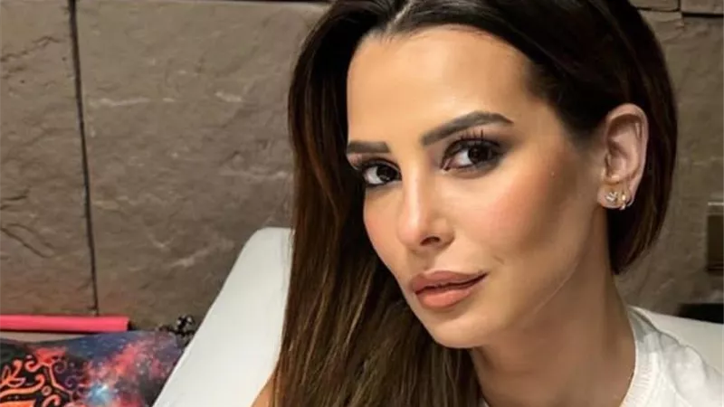 بمكياج جذاب.. إيمان العاصي تخطف الأنظار بملامح هادئة