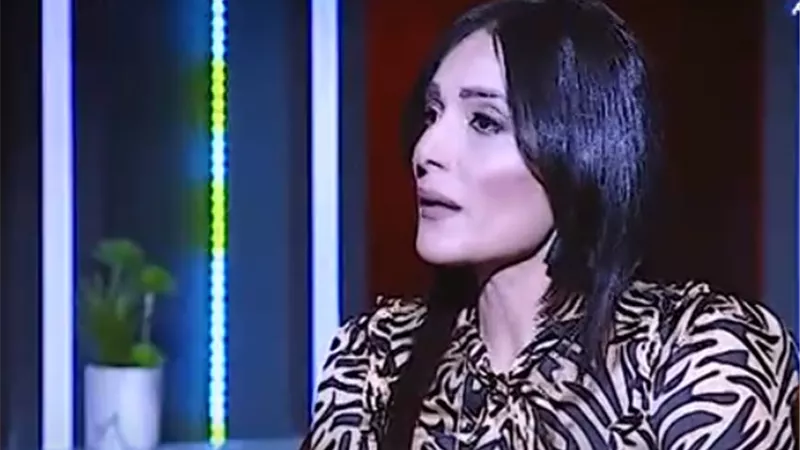 سر الجلابية الحمراء.. إيمان مسعود تروي موقفا طريفا مع غادة عبدالرازق