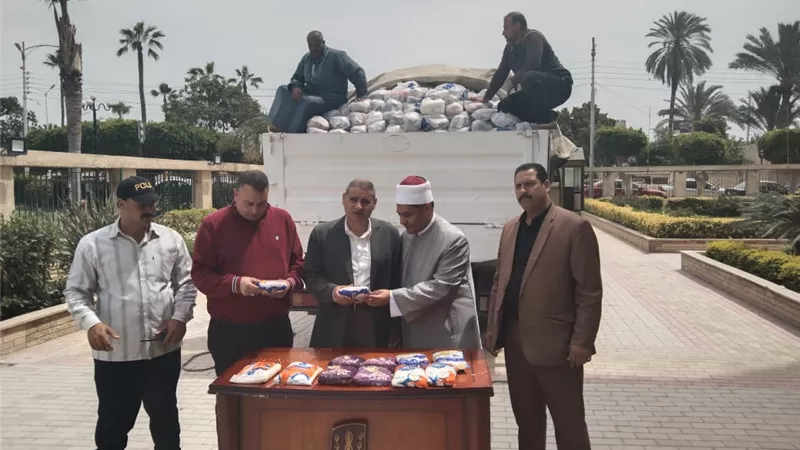 محافظ كفر الشيخ: توزيع 17 ألف شنطة رمضانية علي مستحقينها