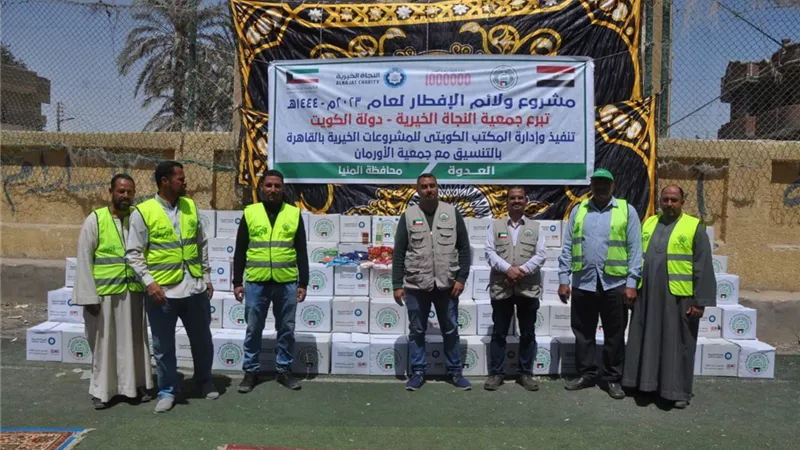 الانتهاء من توزيع ألف كرتونة مواد غذائية على غير القادرين بالمنيا
