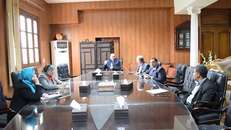 رئيس جامعة بني سويف يرأس اجتماعات اللجان والوحدات