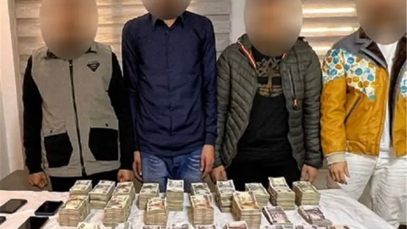 ضبط 4 أشخاص لقيامهم بالإتجار غير المشروع في النقد الأجنبي