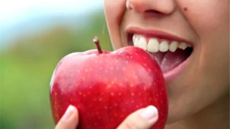 تفاحة واحدة تحميك من ارتفاع الكوليسترول وتحسن صحة اسنانك