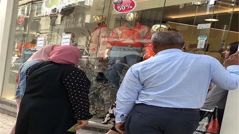 انتعاشة مبكرة بأسواق الملابس وكعك العيد بالإسكندرية