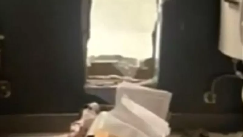 لصوص يسرقون سلع بنصف مليون دولار من ثقب حمام متجر