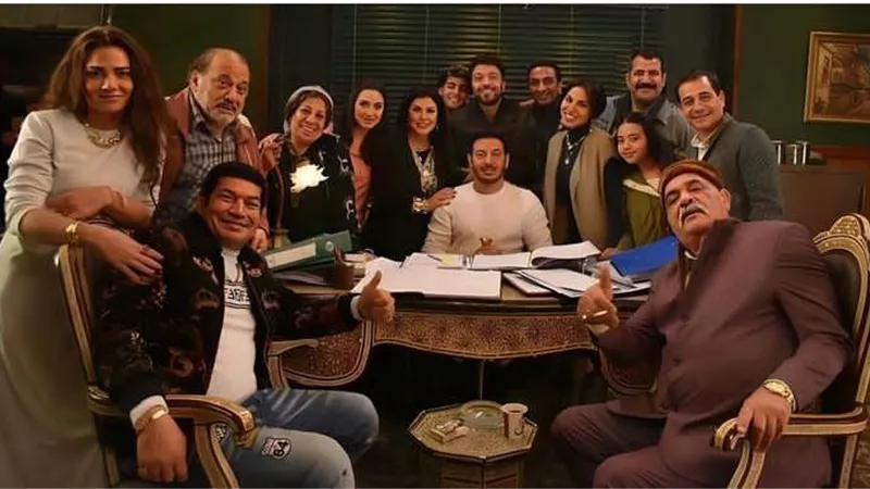 برفقة نجوم المسلسل .. باسم سمره يخطف الأنظار من 