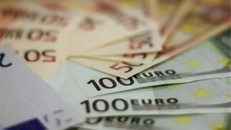 اليورو يرتفع فى مستهل تعاملات الأسبوع وسط توقعات اقتصادية إيجابية