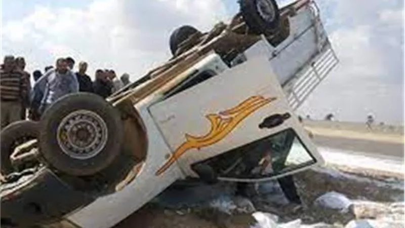 بالأسماء.. إصابة 12 بينهم 8 طلاب فى إنقلاب سيارة ربع نقل بالمنيا
