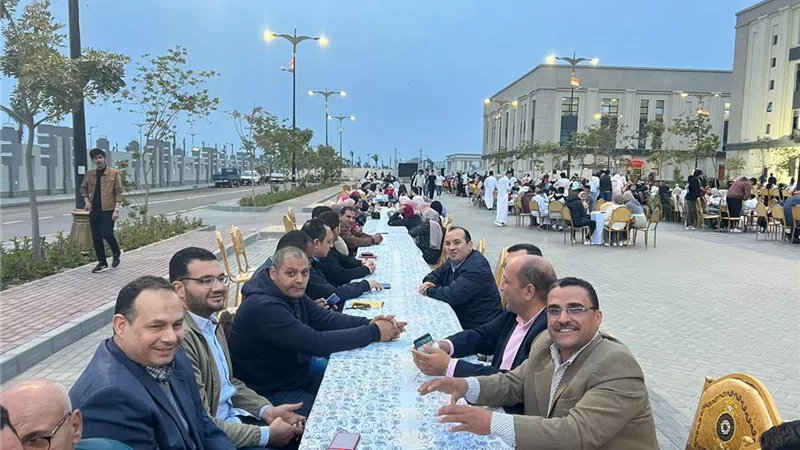 رئيس الجامعة يشارك اتحاد طلاب المنصورة الجديدة إلافطار الرمضاني