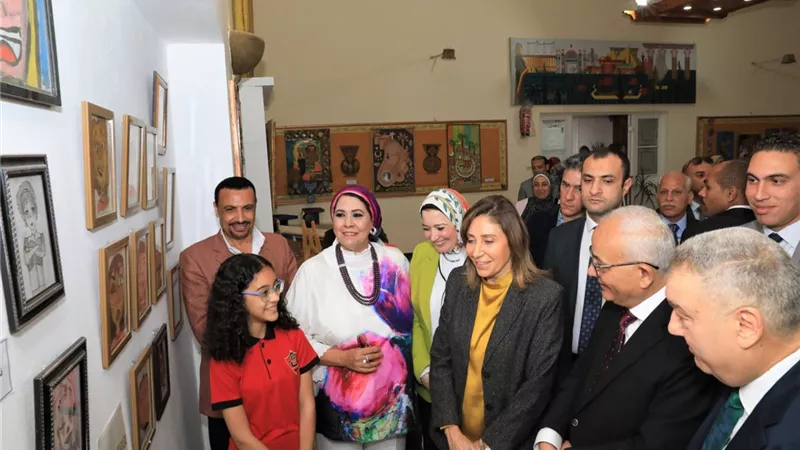 وزيراالتعليم والثقافةيشهدان احتفاليةالنشاط الفني بمدرسةالنصرللغات
