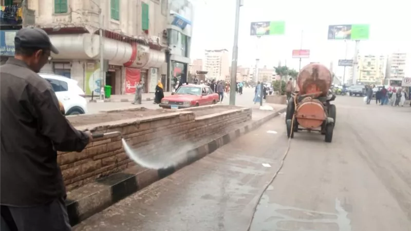 محافظ الدقهلية يتابع حملات رفع 1410 طن قمامة واتربة بالمنصورة.صور