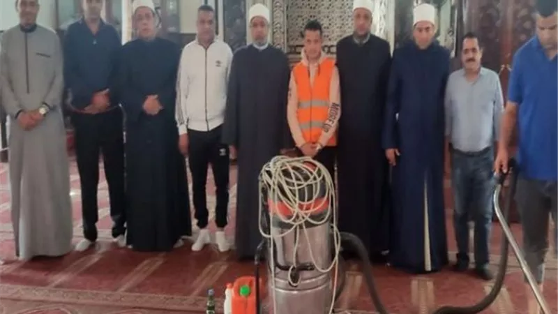 حملة لنظافة مساجد الإسماعيلية إستعدادا للإعتكاف والتهجد