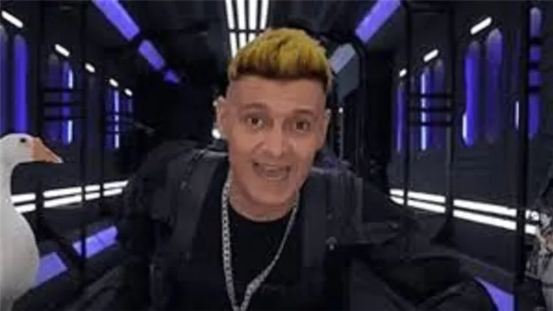 رامز جلال لـ محمود حافظ: 