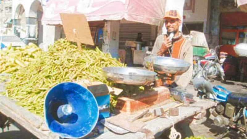 كواليس فيديو افتراش الباعة الجائلين بنهر الطريق بالإسكندرية