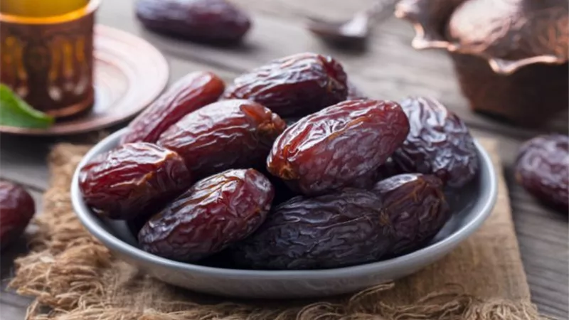 فوائد تناول التمر على السحور
