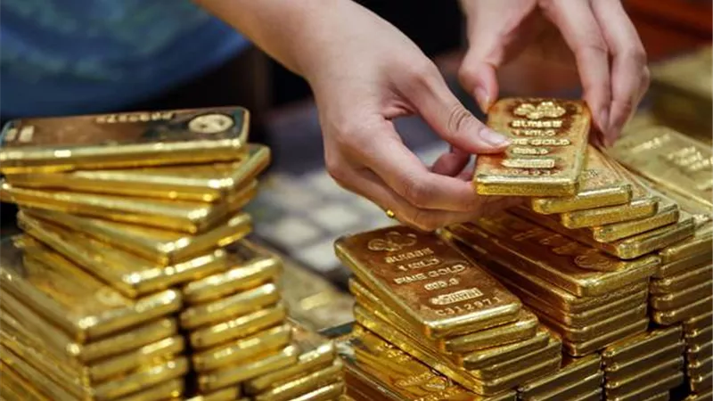 ارتفاع الذهب مع تراجع الدولار وسط ترقب لبيانات التضخم الأمريكية