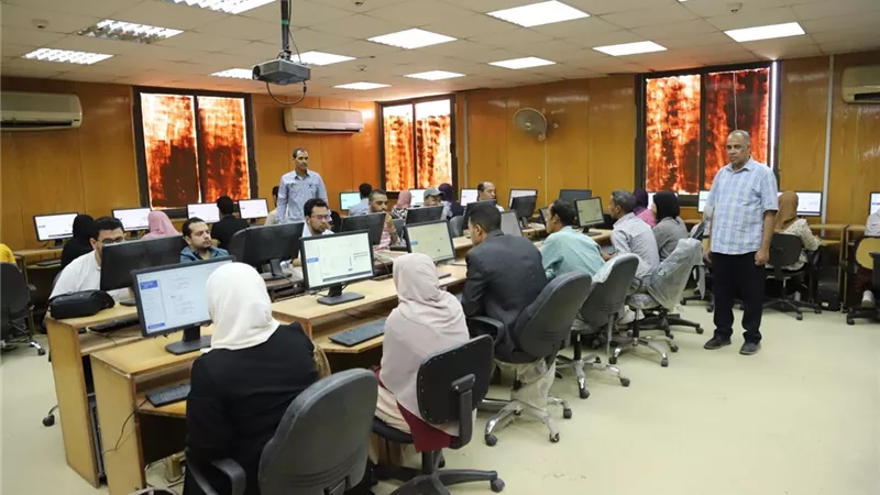 110 باحثًا في اختبارات مركز التحول الرقمي بجامعة جنوب الوادي