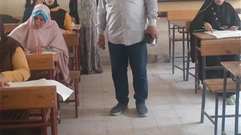 مدير عام ادارة قنا يتابع امتحانات النقل بمدرسة الخطوط العربية
